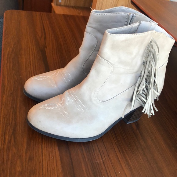 Boots - Picture 2 of 5